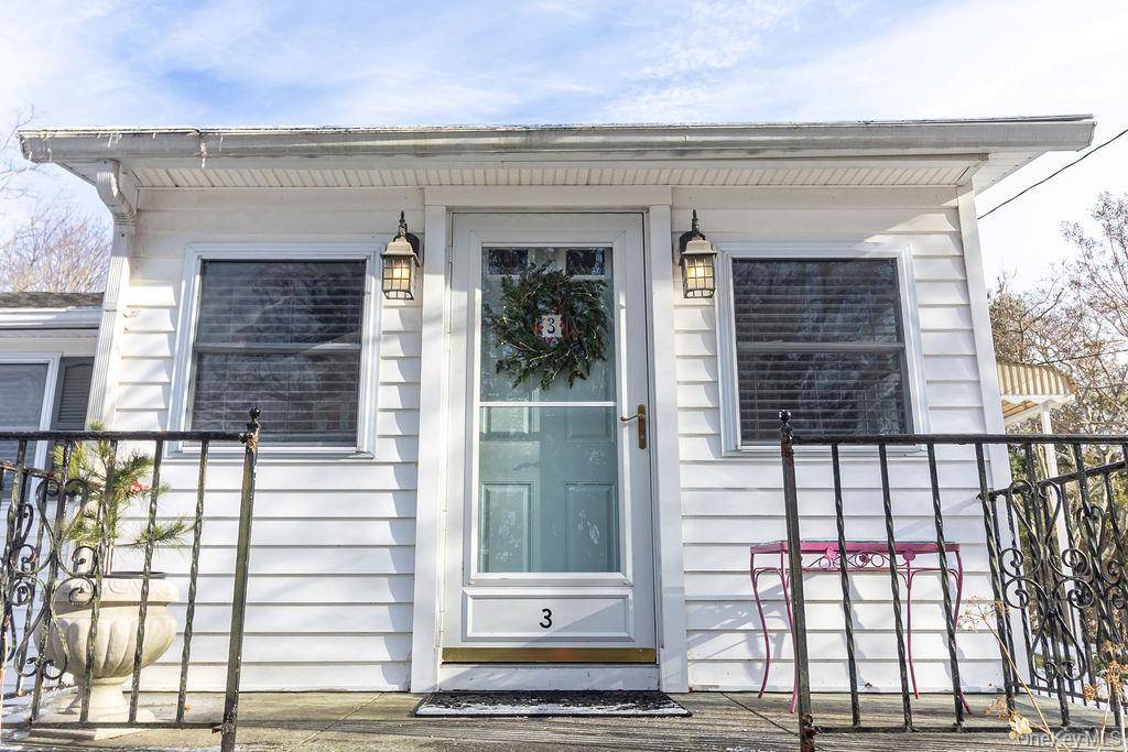 This charming Ranch Bungalow offers a 2BR 1BA home w many great features open floor plan w vaulted living area, new Bathroom, beautiful granite kitchen countertop amp ; built in ...