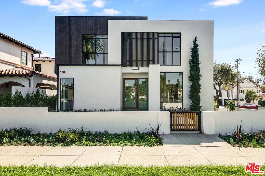 200  N Doheny Dr LA