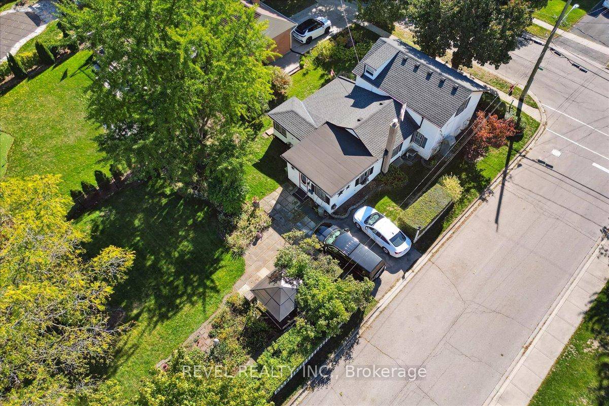 Welcome to 250 Mill Street North in the heart of Waterdown Village !