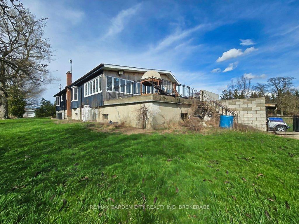 Over 23 Acres of private country living, yet only minutes to all amenities and the QEW.