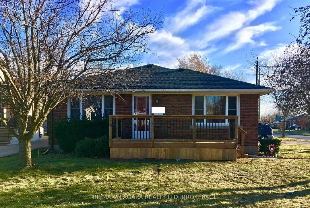 Welcome to this beautiful, and well maintained brick bungalow in a prime Niagara Falls location, close to shopping, schools, parks, transit, and everyday amenities.