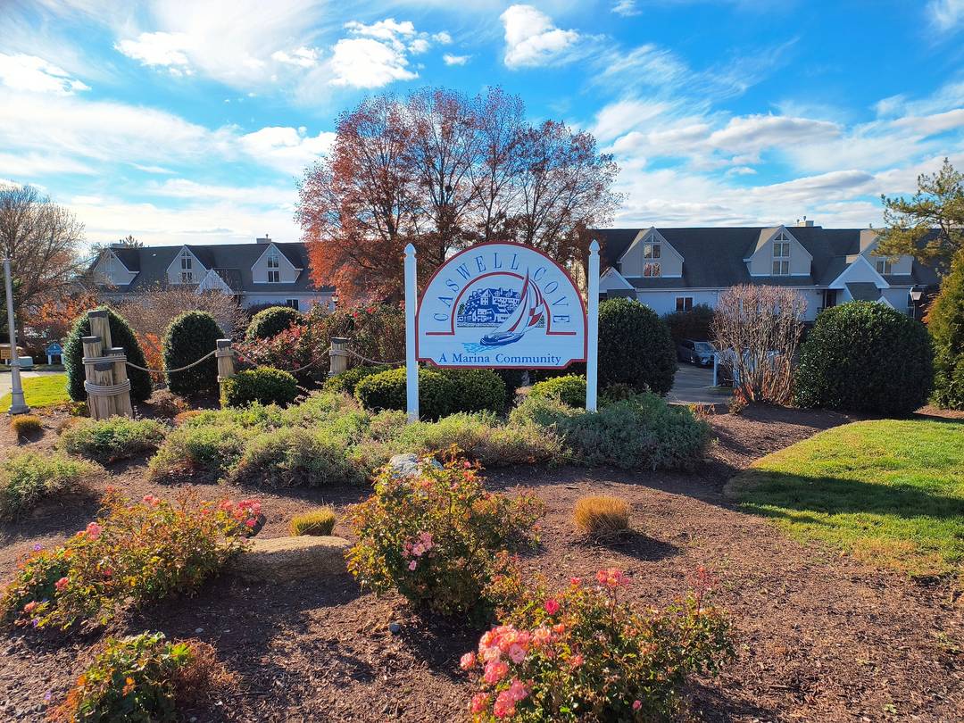 Welcome to Caswell Cove, a riverfront complex.