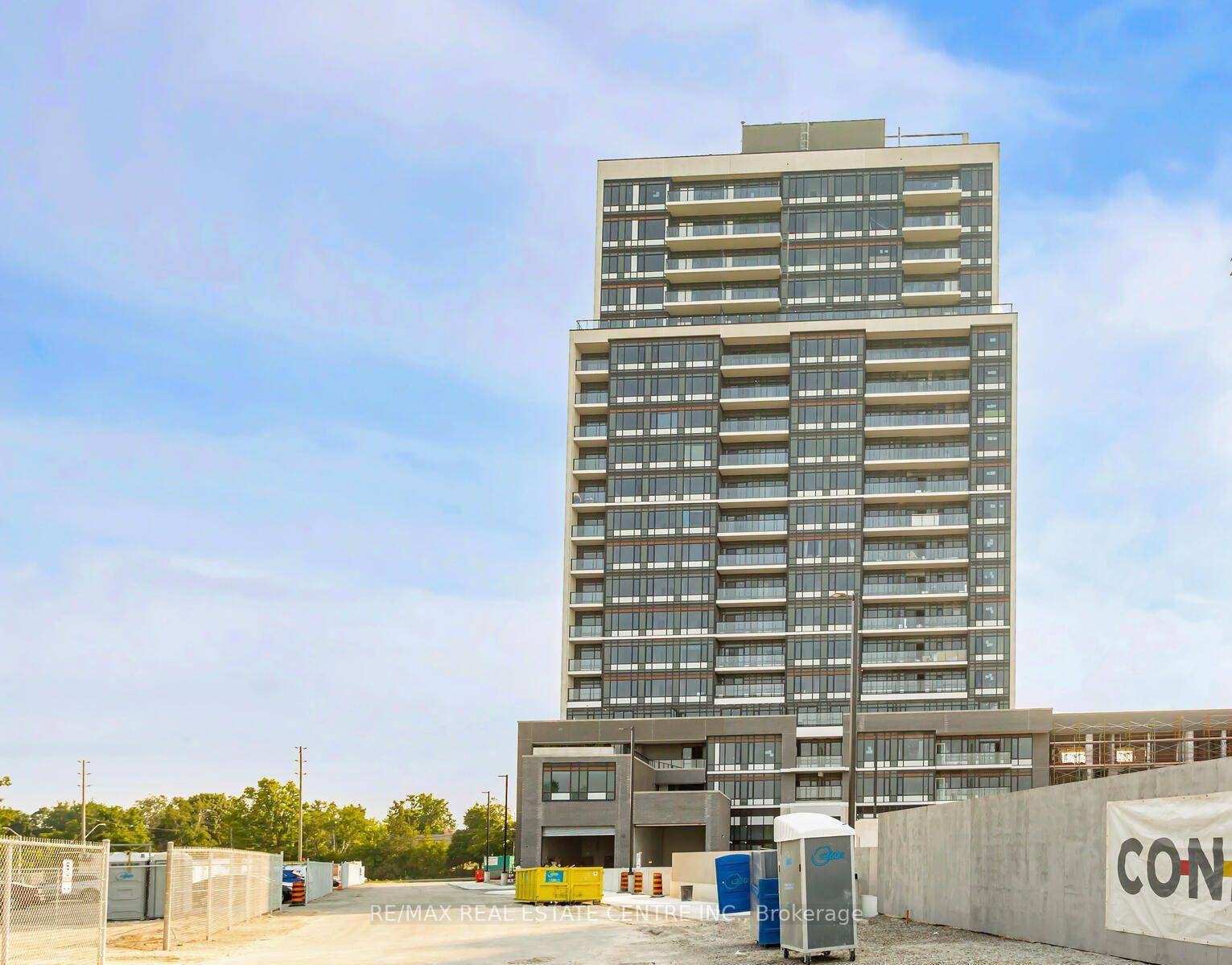 Modern 1 Year Old, One Bed Den Apartment with Balcony !