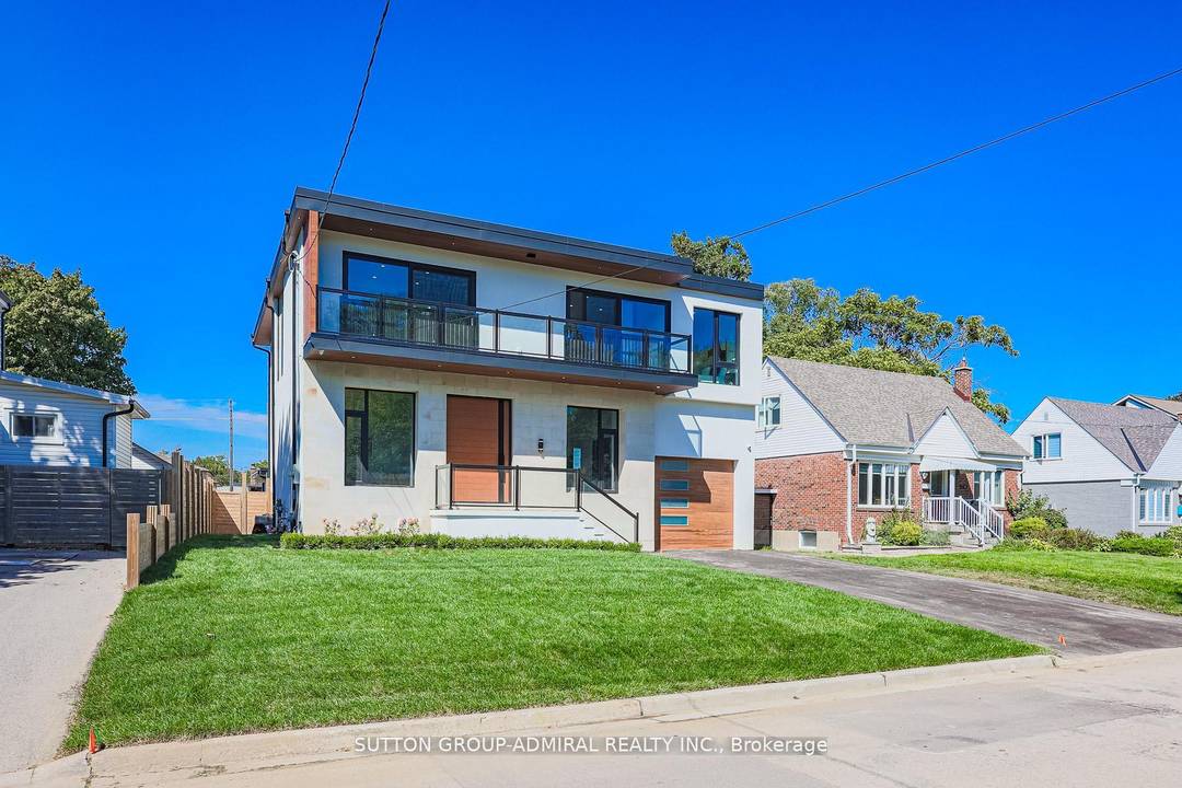 Welcome to 957 Dormer Street, an extraordinary custom built residence in Lakeviews most sought after neighborhood, just minutes from the waterfront and Lakefront Promenade Park.