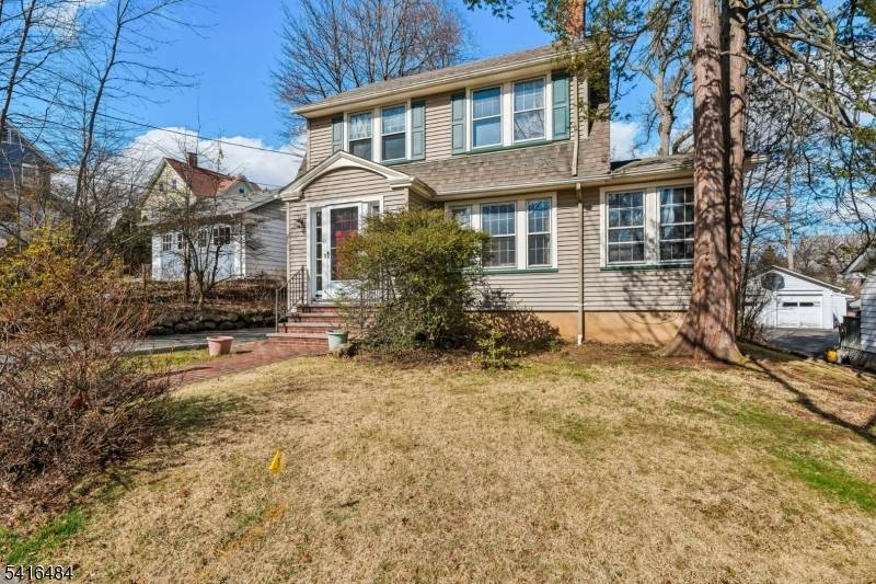 Charming 4Bdrm 1Bth colonial, in the Upper Gregory Section of West Orange.