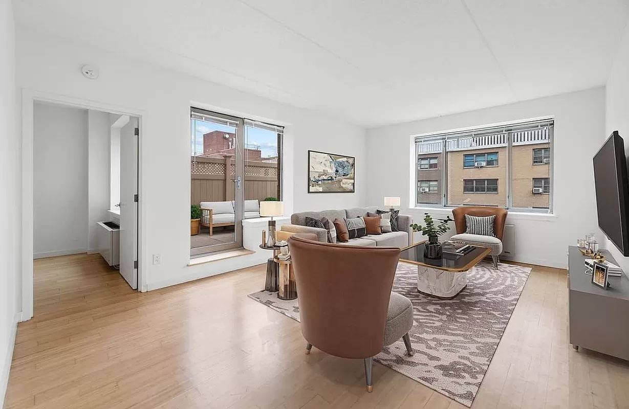 Welcome to The Aspen At the Crossroads of the Upper East Side and East HarlemEnormous West Facing 2 Bed 2 BathThe Apartment Huge Loft Like Living Room Eat in Stainless ...