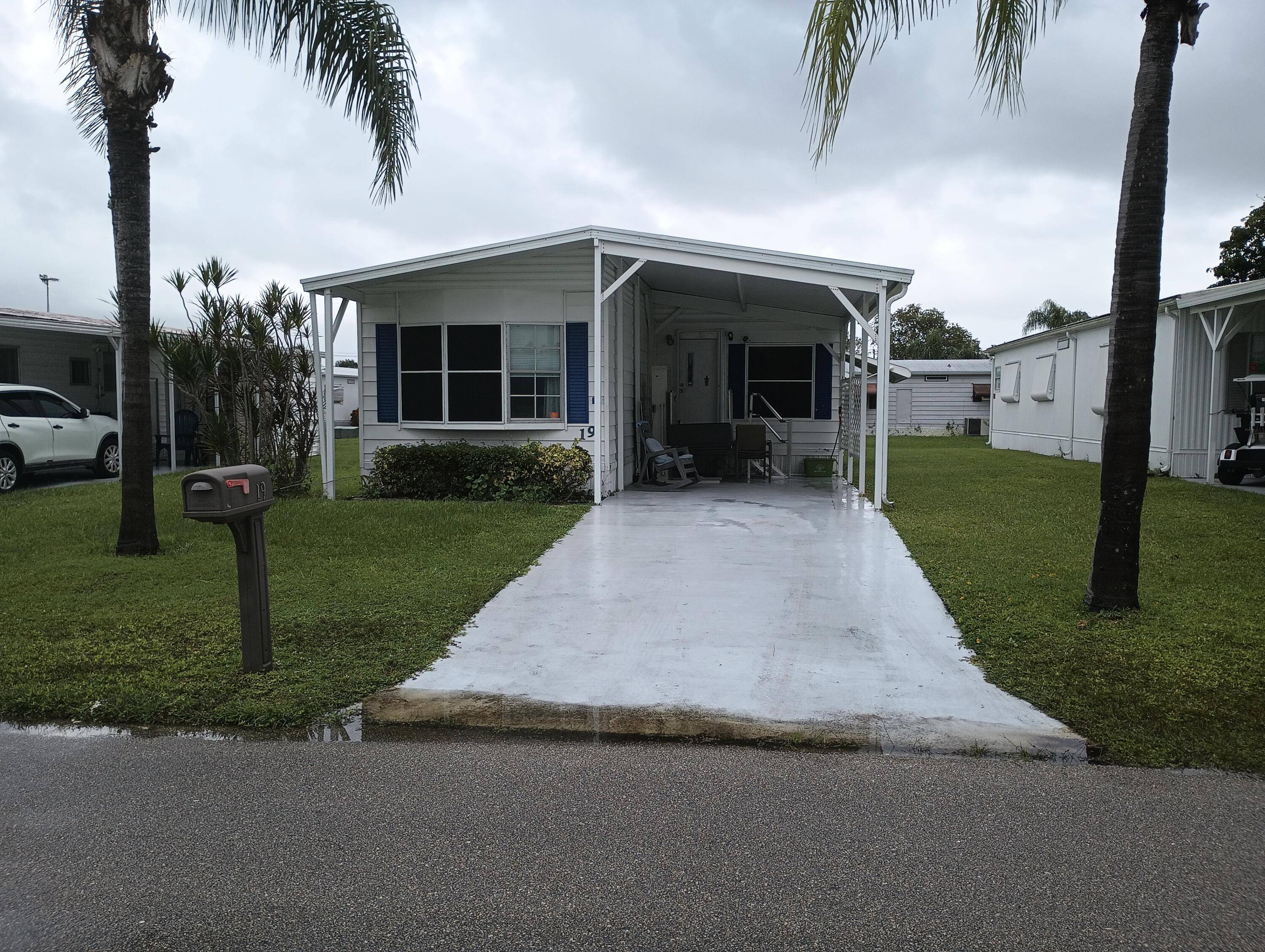 2 bed 2 bath 55 plus community Completely updated, move in ready home with new wheelchair lift access.