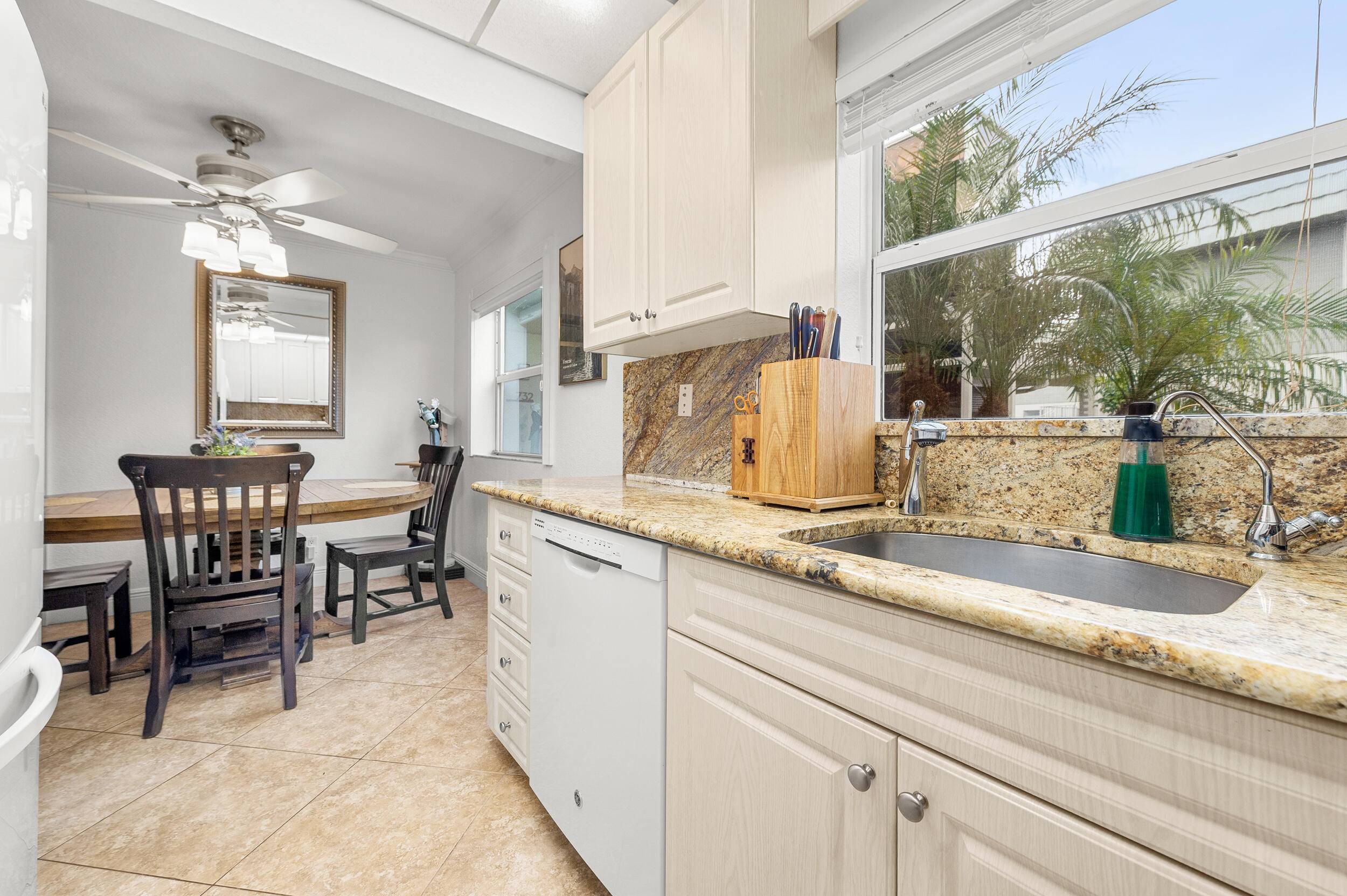 Welcome to this well maintained 55 unit In Kings Point Gated Commnuity offering comfort and convenience.