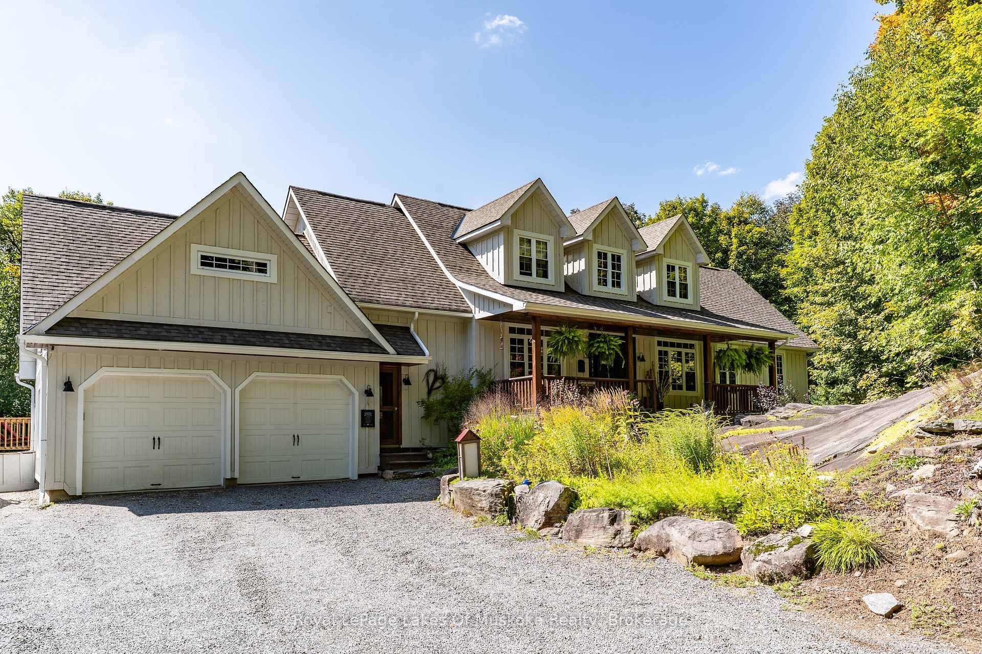 Discover the perfect blend of nature and luxury with this stunning 2.