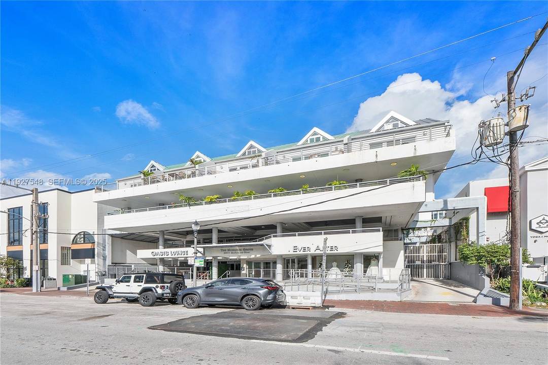 Live in the heart of prestigious Coconut Grove and enjoy everything this vibrant neighborhood has to offer right at your doorstep !