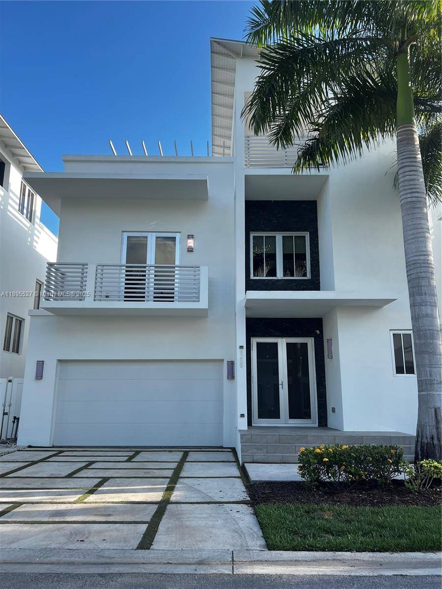 Live in luxury at Oasis at Doral, an exclusive gated community.