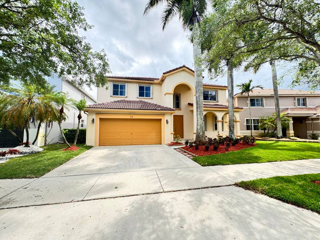Spacious 5 bedroom, 4 bathroom home located in the desirable Savanna gated community in Weston.