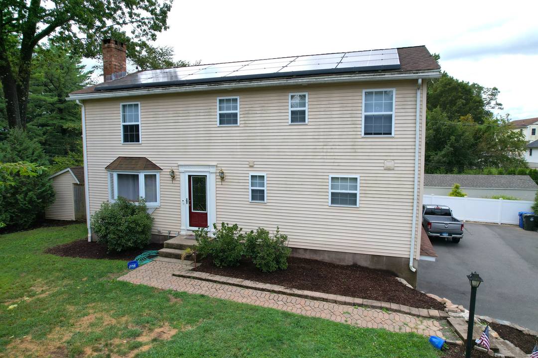 Welcome to 7 School Street Sunlit Colonial Living Near Lake Garda !