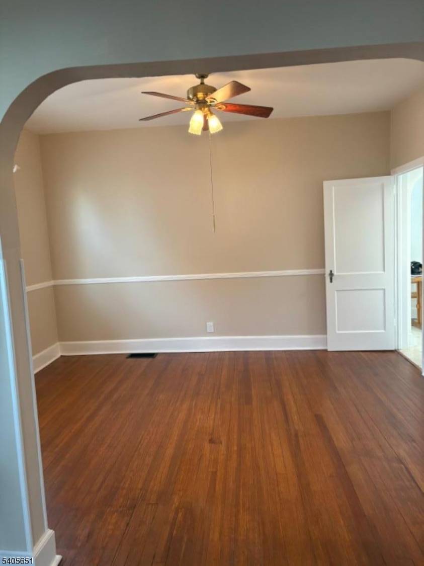 If you are looking for a mint condition move right in picture perfect home stay on this page !