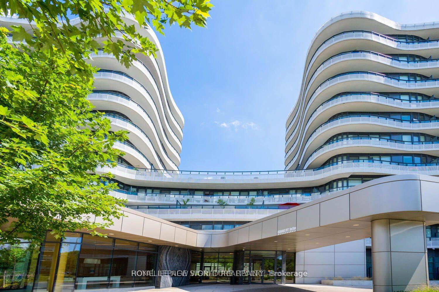 Gorgeous 1 Bedroom 1 Bathroom Unit In The Heart Of Vibrant And Trendy Shops At Don Mills !