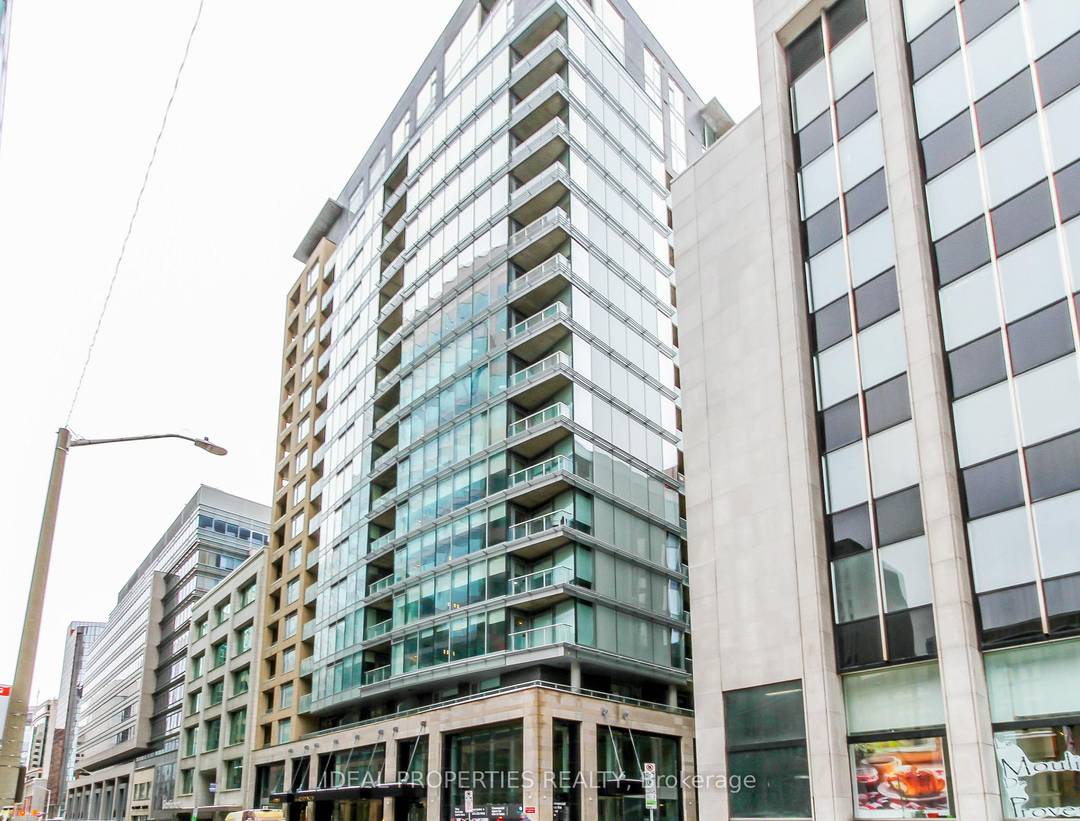 Welcome to reResidences. This fully furnished, move in ready one bedroom, one bathroom condo offers refined urban living in the heart of downtown Ottawa.