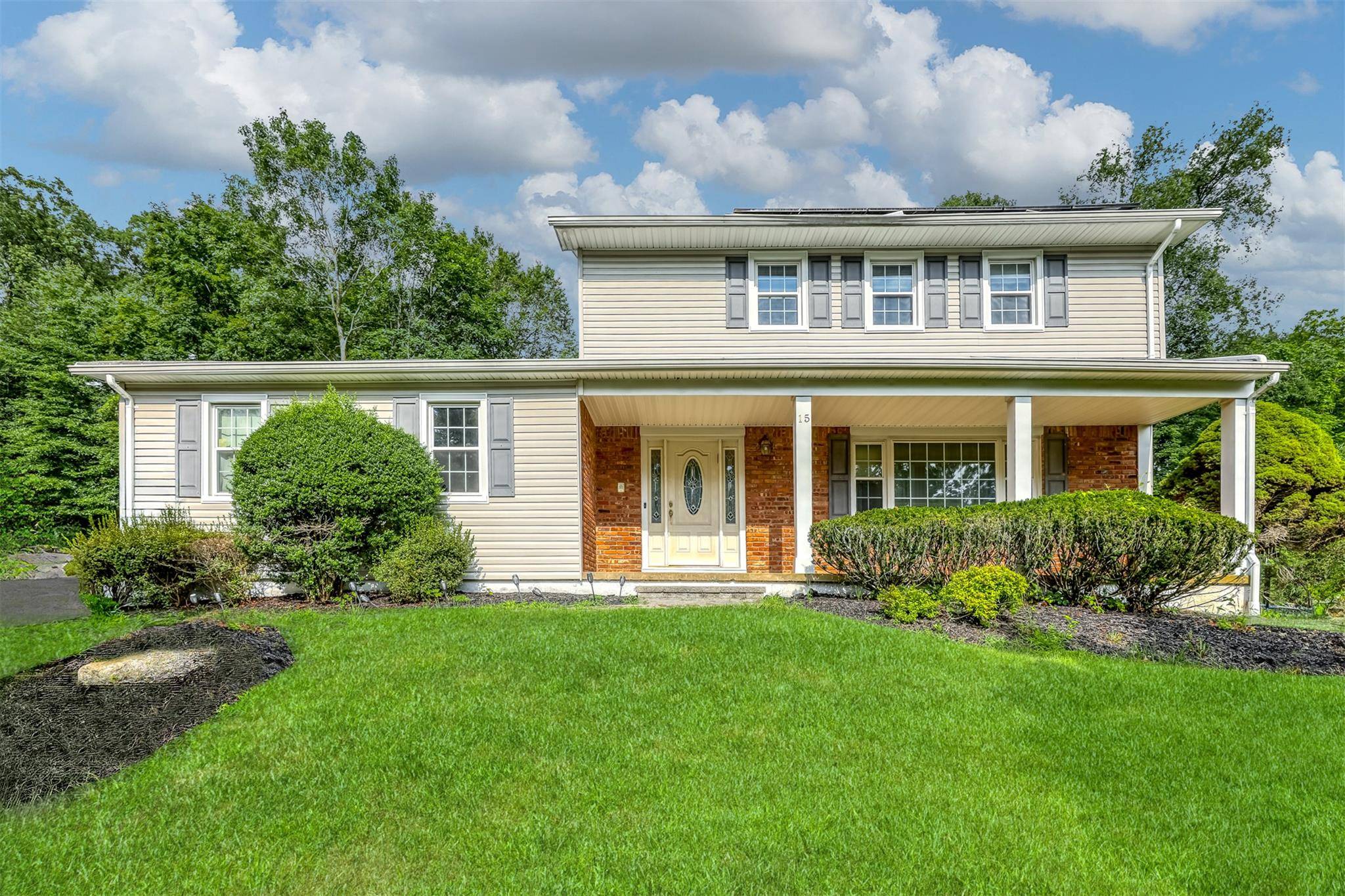 NEW CITY ! WELCOME TO THIS COLONIAL PERFECTLY SITUATED ON GORGEOUS, FLAT, PARK LIKE PROPERTY IN A PRIME LOCATION !