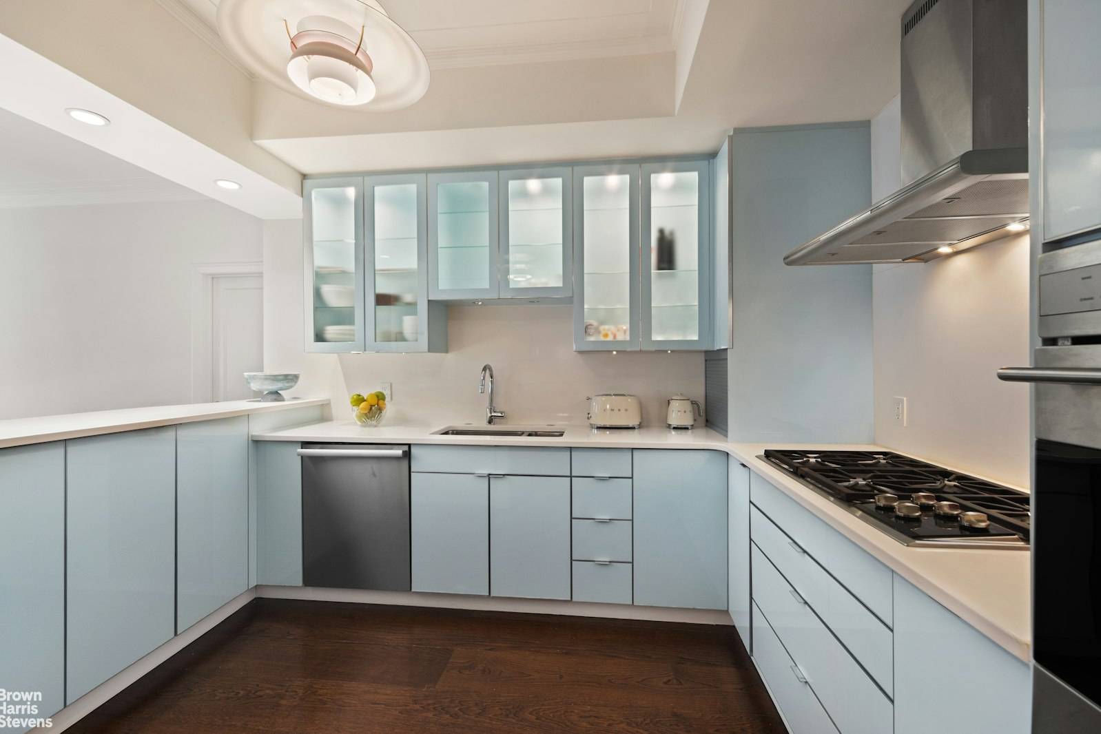 Now is your opportunity to live like an international superstar in a special condo where the Shubert's and Gershwin's thrived and even business leaders far and wide.