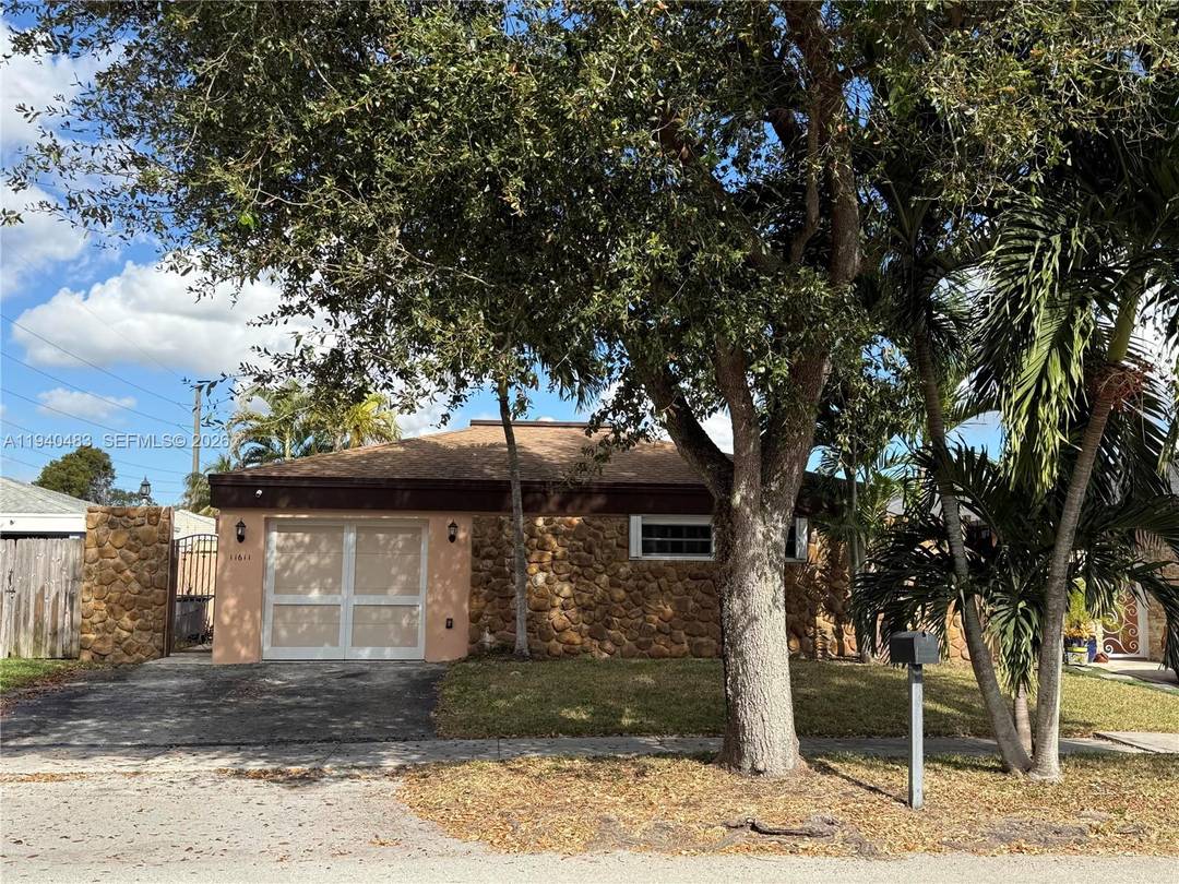 Great opportunity in Coral Highlands no HOA !
