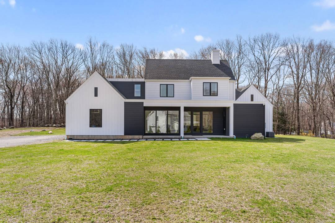 Welcome to this stunning modern farmhouse, a perfect blend of timeless charm and contemporary comfort.
