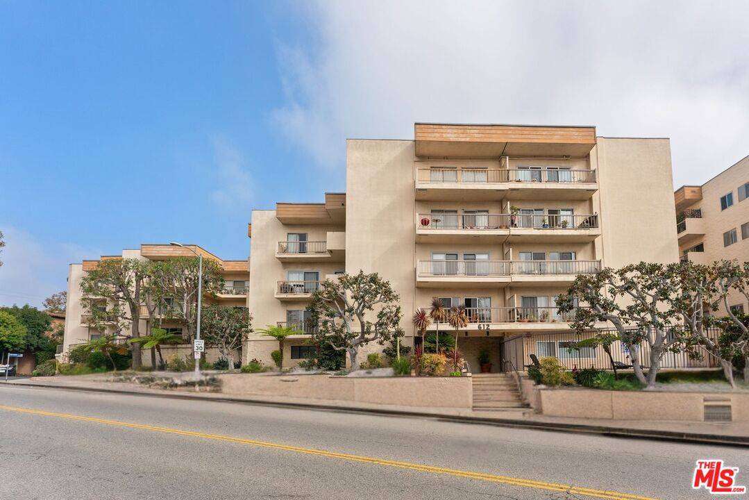 612  S Barrington Ave 2BR Brentwood La