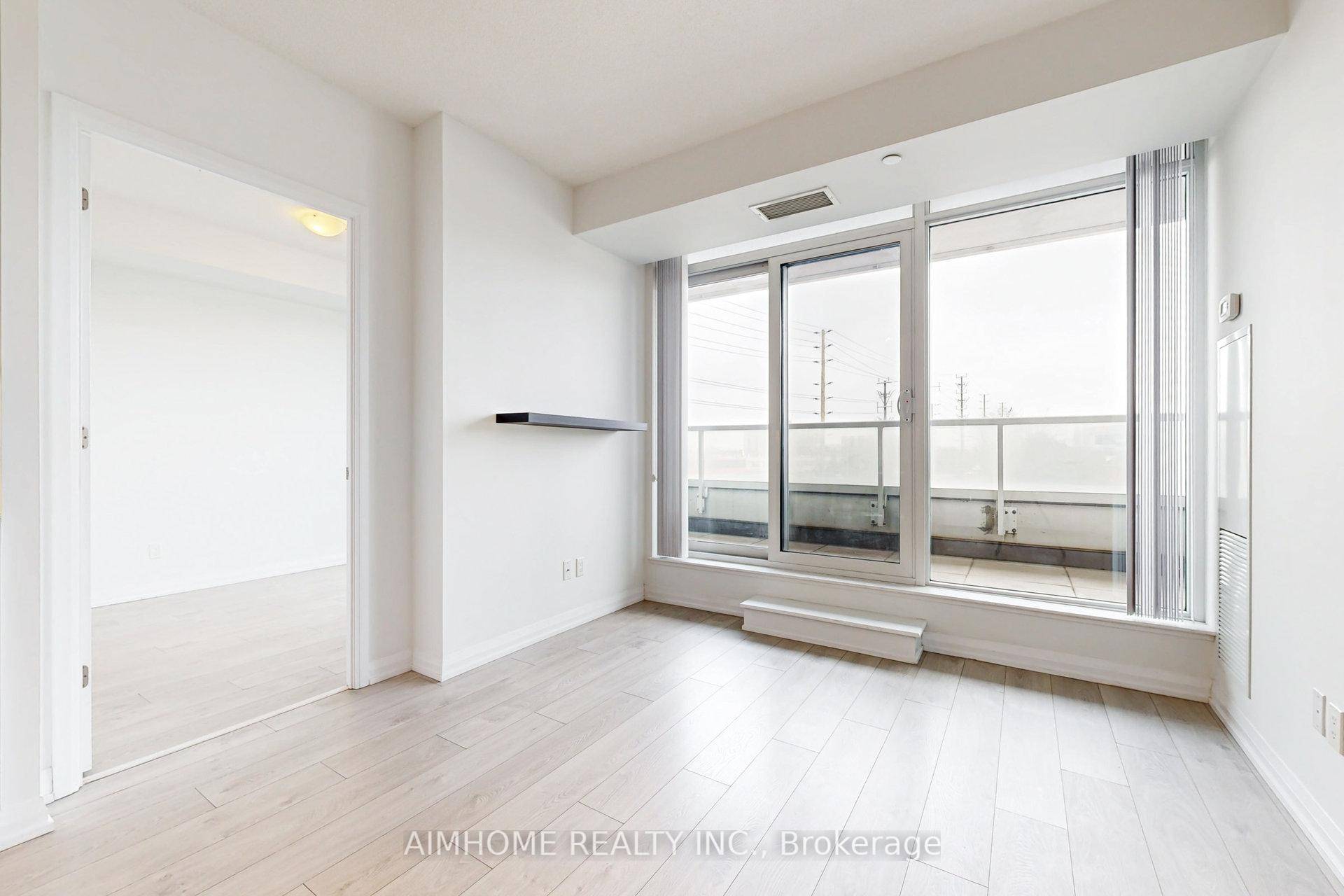 Absolutely Stunning 5 Year Old Condo in the Heart of Vaughan !