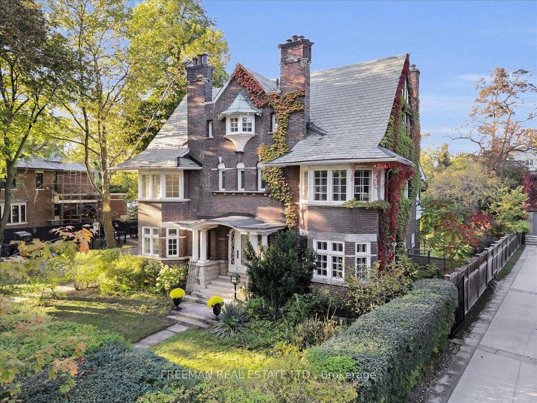 Set on one of Rosedale's most coveted and quietly prestigious streets, 74 Chestnut Park Road represents a once in a generation opportunity to reimagine a grand family home in Toronto's ...
