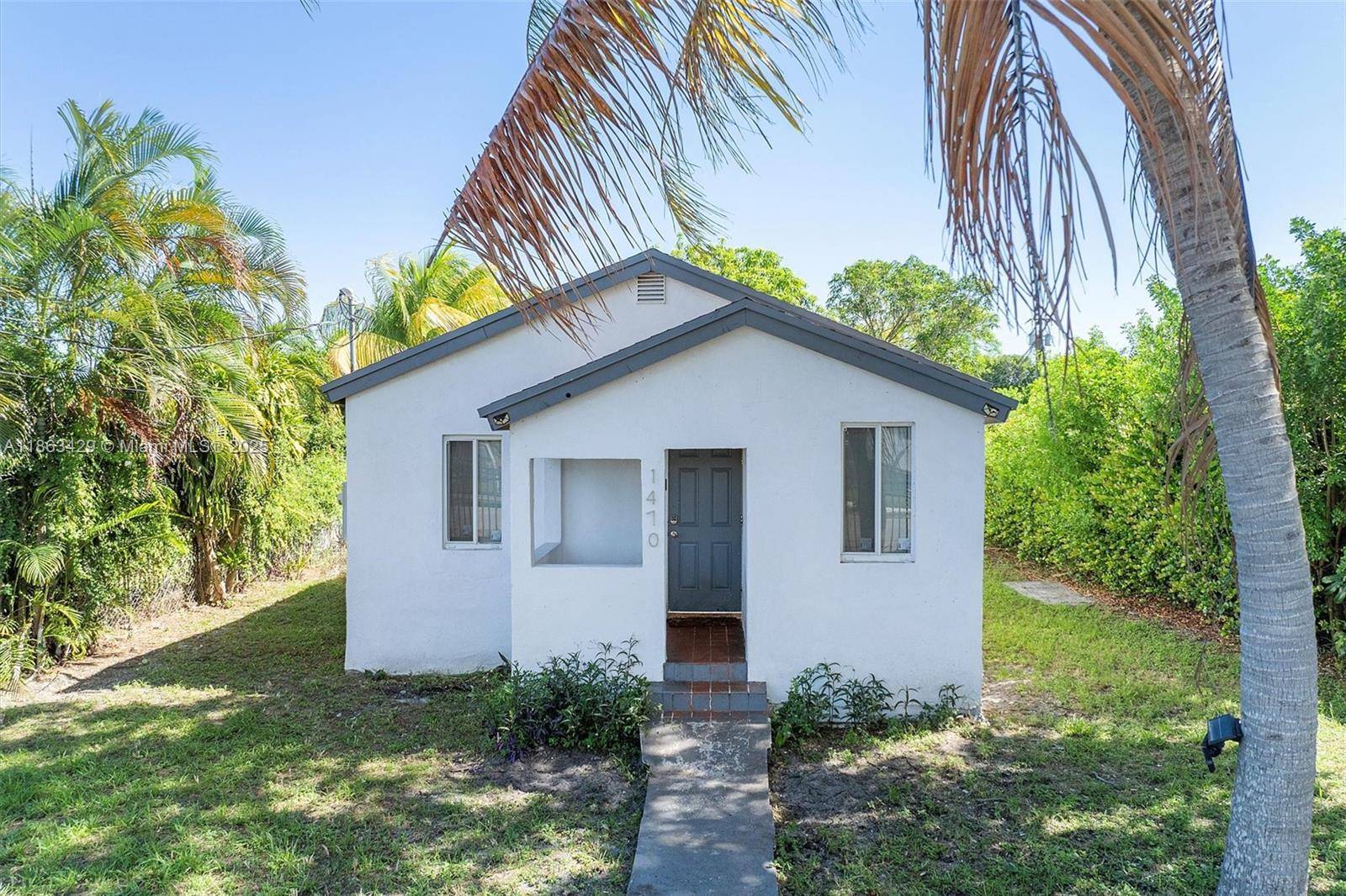 This 3 bedroom, 2 bath home with a den offers 1, 029 sq.