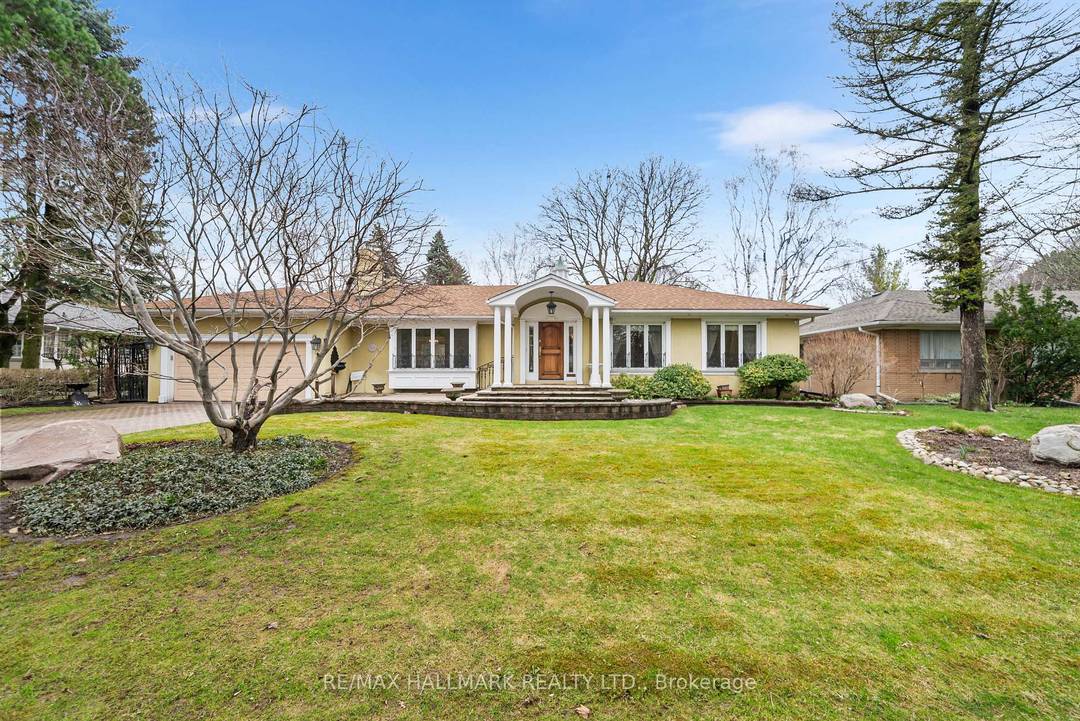 Sprawling, meticulously maintained ranch bungalow on a premium 88.