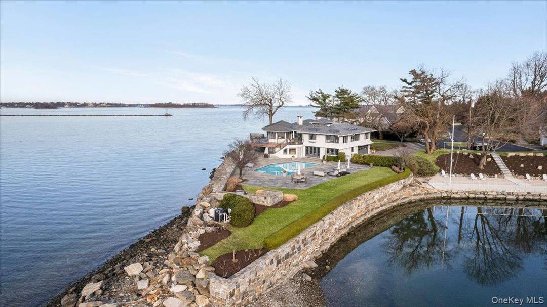 Welcome to Manursing Island, an idyllic coastal year around resort like community.