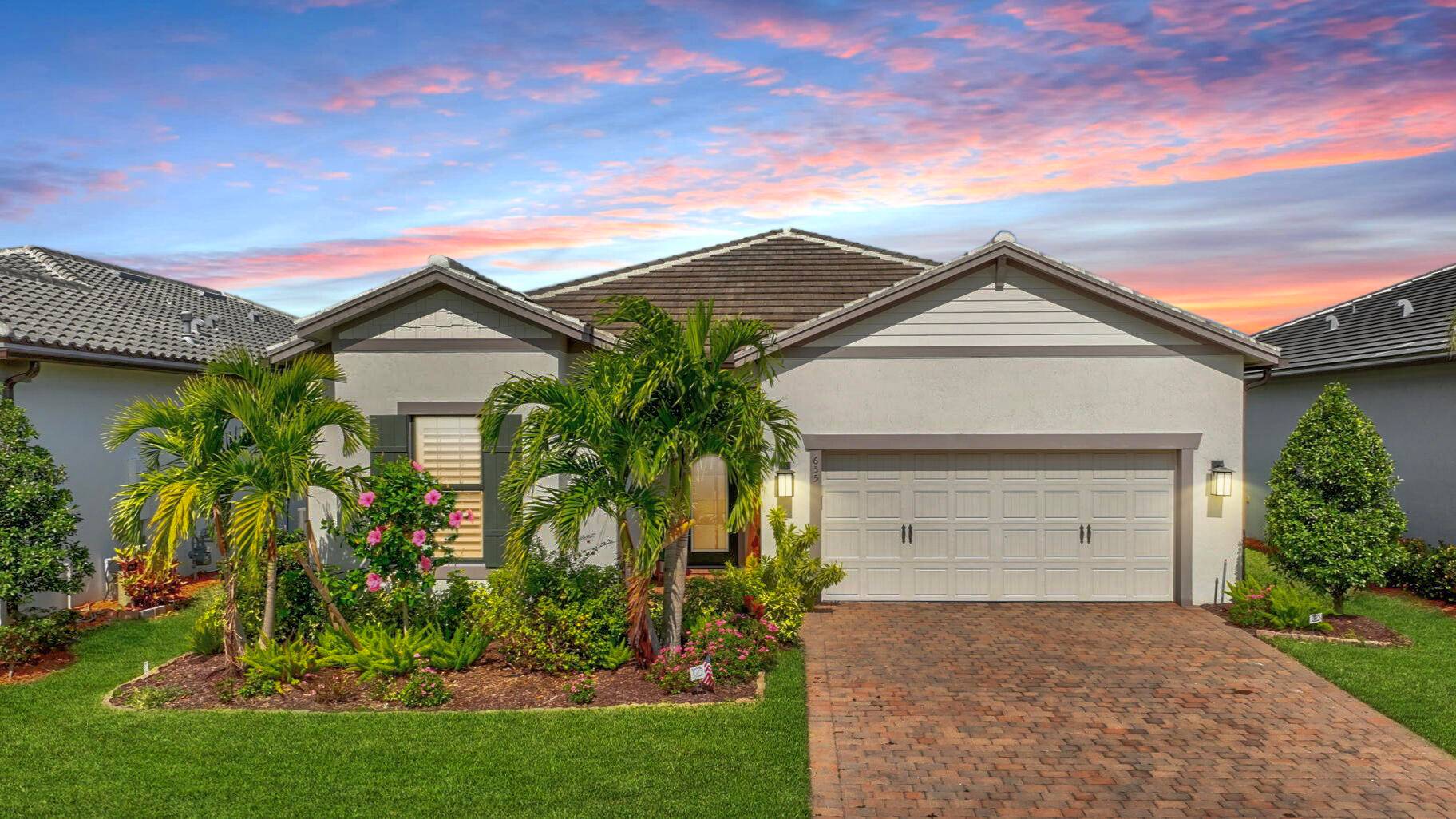 Luxury Lakefront Living !