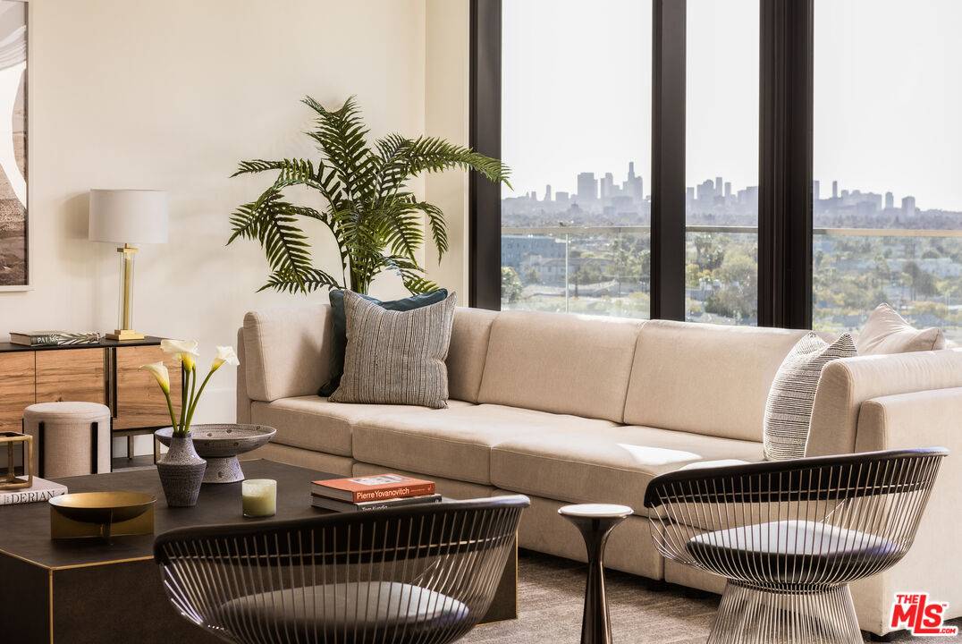 8420  W Sunset Blvd 3BR Sunset Strip La