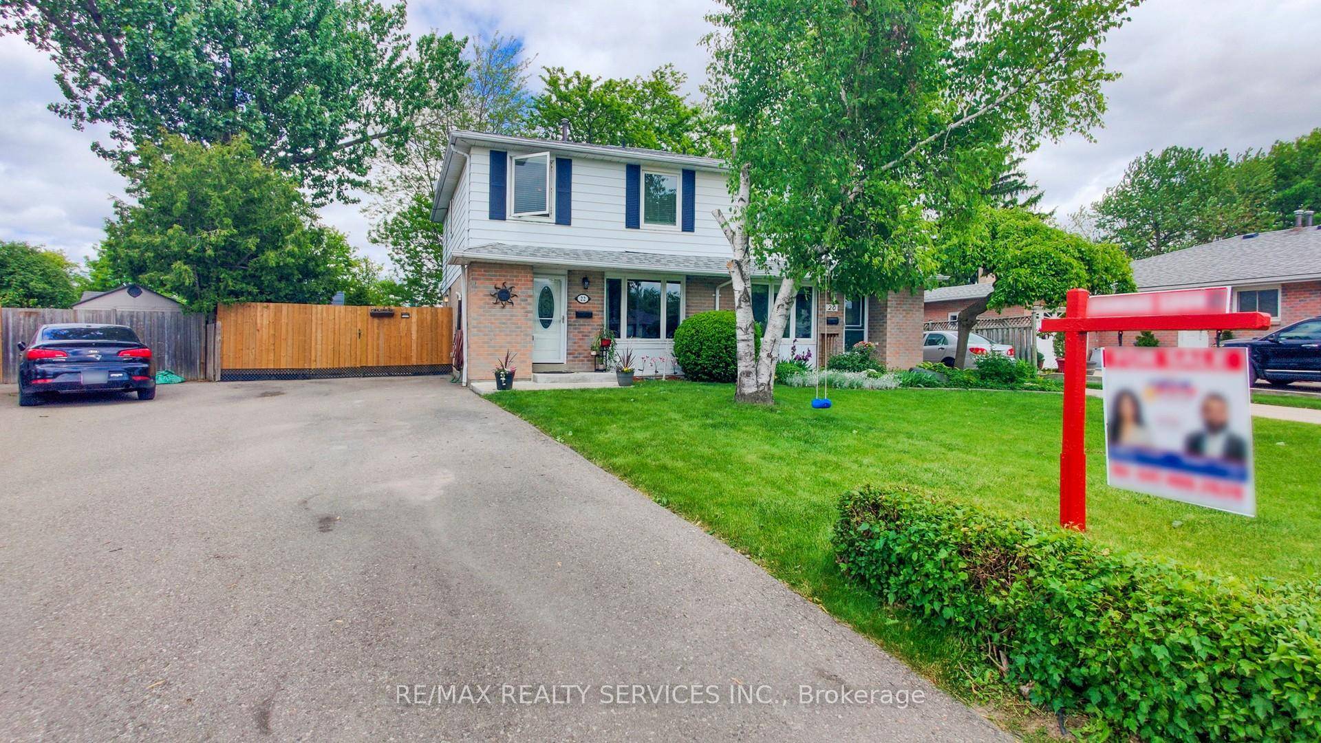 Welcome home to 22 Glengrove Court, an immaculate 4 bedroom, 3 washroom semi detached gem nestled on a quiet, family friendly cul de sac.