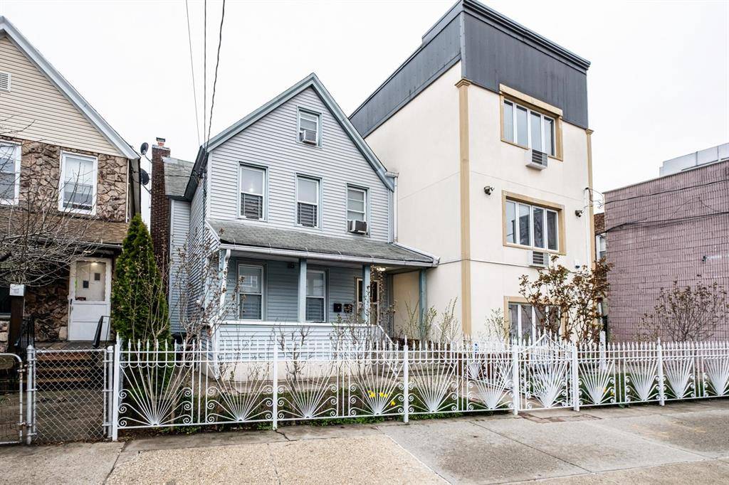 Welcome to 101 14 95th St, Ozone Park, Queens Located in the heart of Ozone Park.