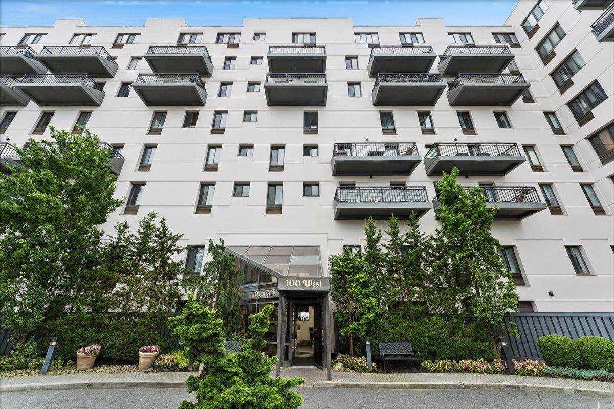 Top Floor Luxury at The Ocean Club Premier Coastal Living on the Long Beach Boardwalk Live the resort lifestyle year round in this beautifully updated top floor duplex located in ...
