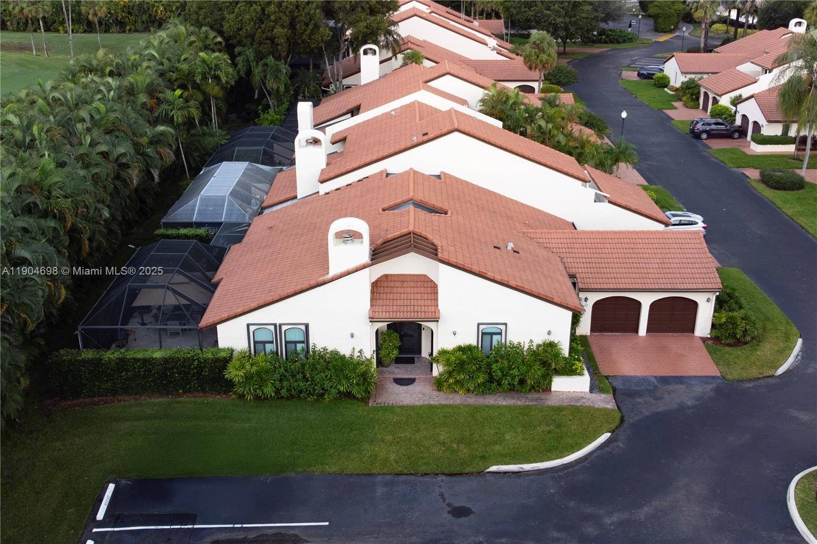 PRIME LOCATION IN DORAL ESTATES !