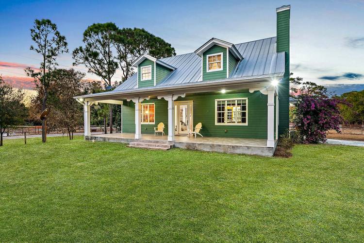 Welcome to your private slice of HEAVEN in highly sought after Palm City Farms.