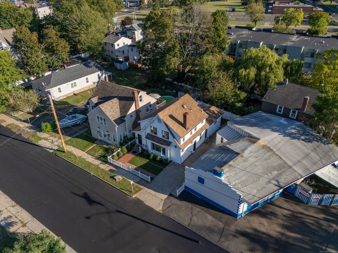 Location, location ! Welcome home to this picturesque, well maintained Cape Colonial offering 3 bedrooms and 2.