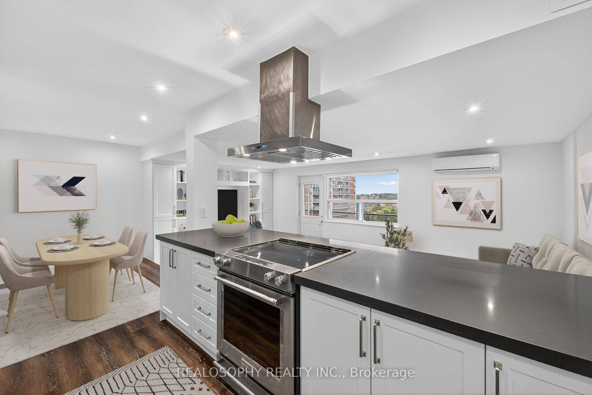 Experience the heart of Port Credit in this beautiful 2 bedroom, 1.