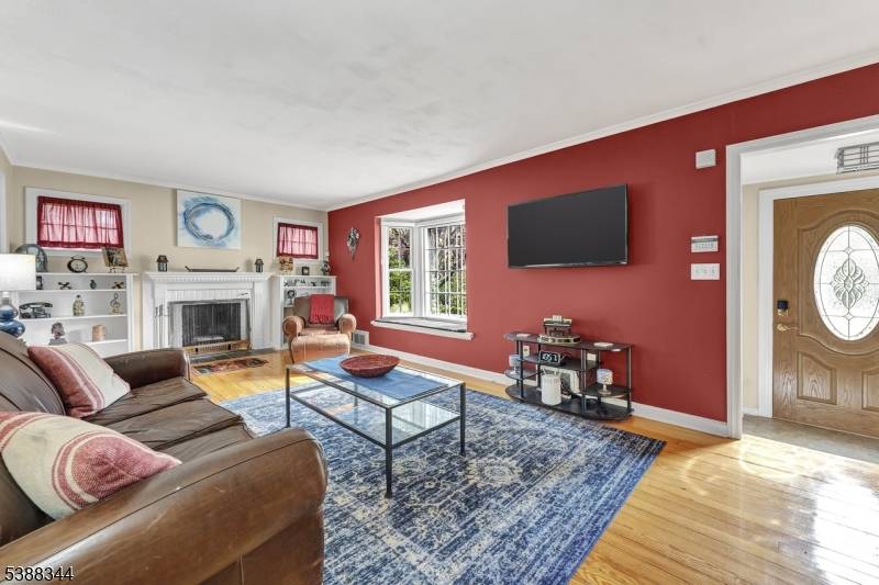This inviting 3 bedroom, 1 bathroom home in Fanwood, NJ, is ideal for first time buyers seeking comfort and convenience.
