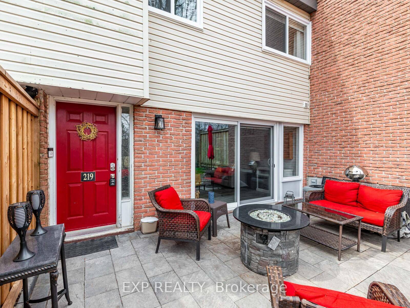 Attention first time buyers, this condo townhouse is not to be missed.