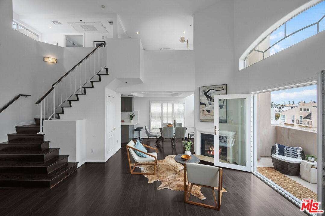 11855   Goshen Ave 2BR Brentwood La