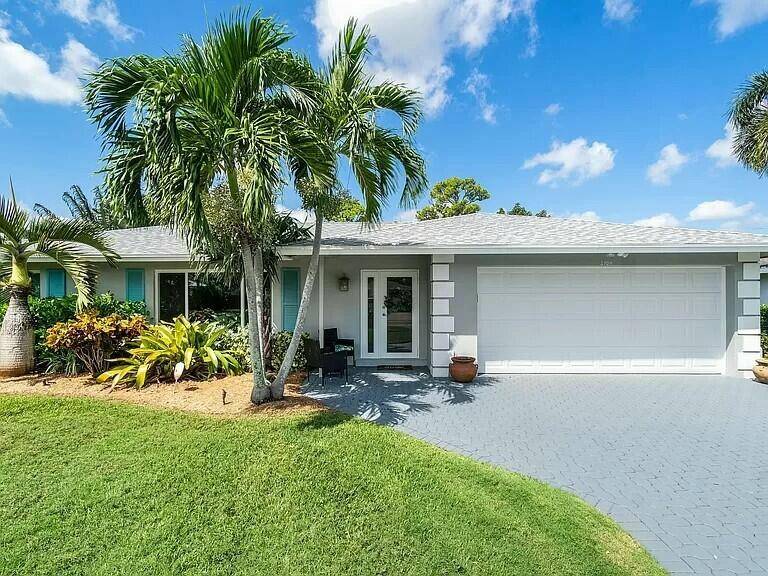Discover your oasis in Chapel Hill, just minutes from downtown Delray !