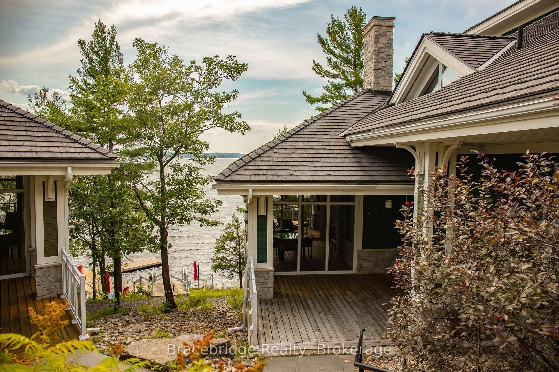 A104 at Touchstone Resort is a luxurious fractional ownership opportunity offering a 3 bedroom, 4 bathroom condo unit with a spectacular southwesterly view of Lake Muskoka.