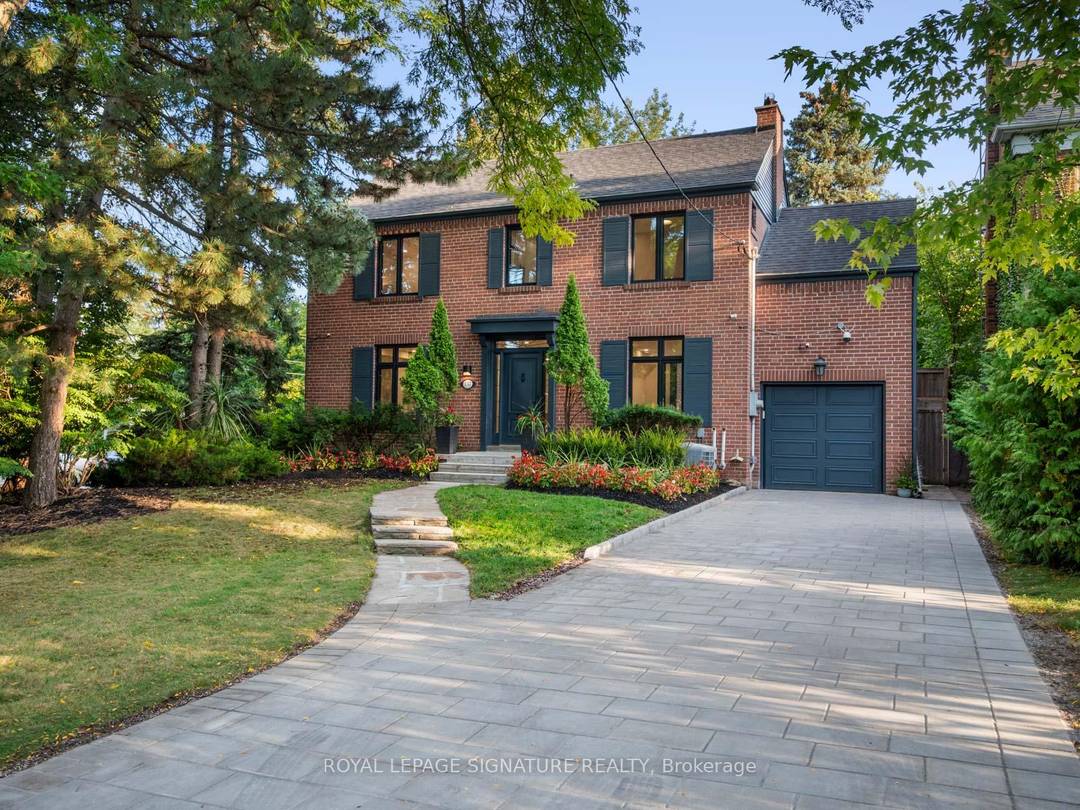 Fully renovated, luxurious residence in the heart of Lawrence Park, one of Torontos most prestigious and sought after neighbourhoods !