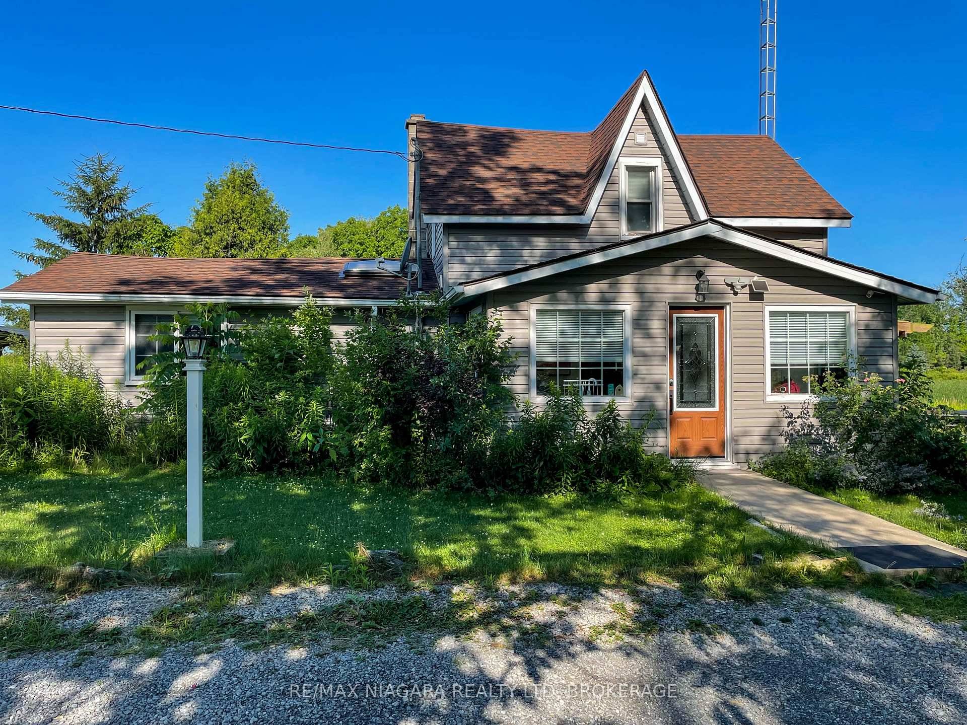 SELLER MOTIVATED ! ! ! WATERFRONT RETREAT ON LYONS CREEK WITH 183 FEET OF FRNTAGE !