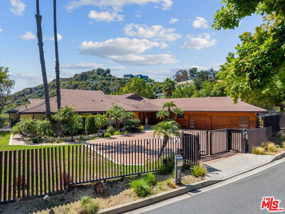 405   Evelyn Pl 5BR Beverly Hills Post Office | B.H.P.O. La