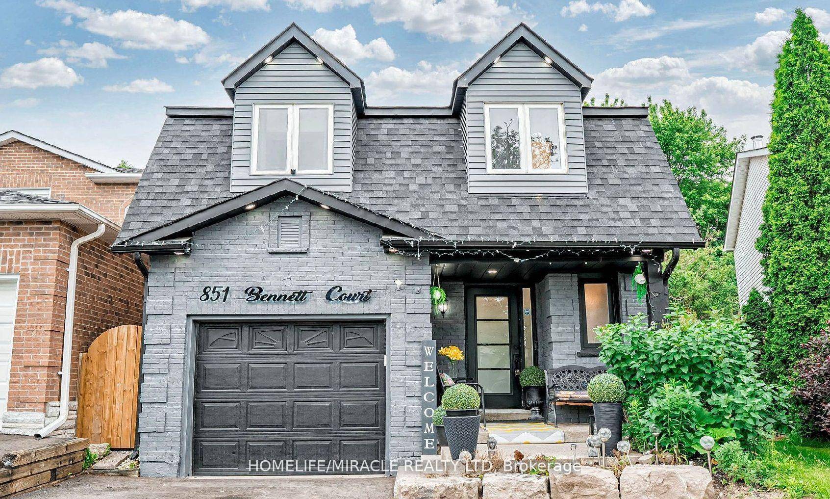 Nestled in a family friendly, in a private on Bennett Court !