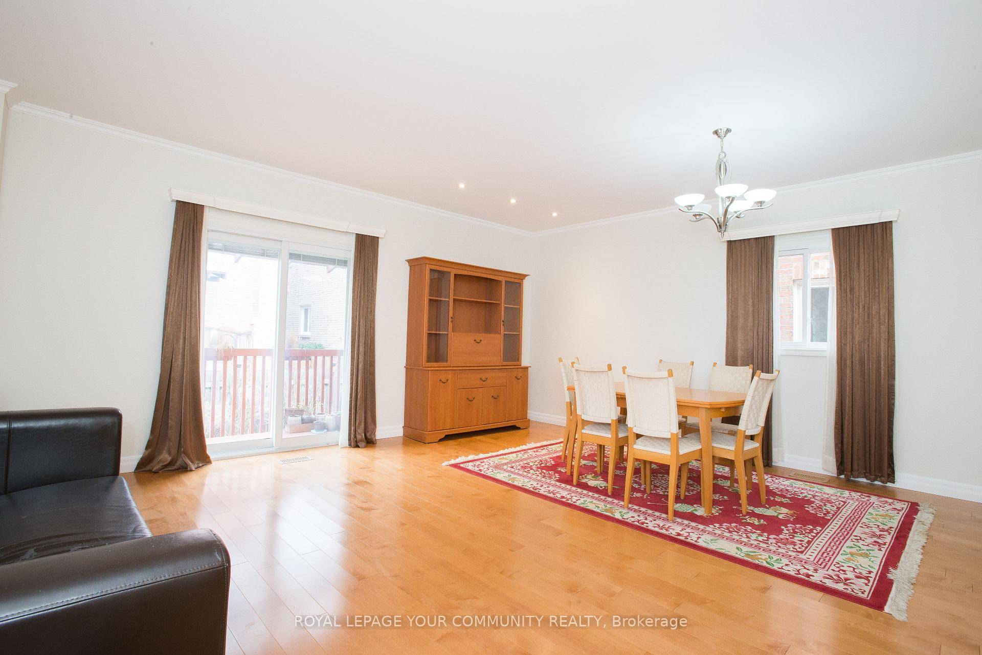 Charming 3 bedroom home for lease in Prime North York location 90 Carnival Court Welcome to 90 Carnival Court !