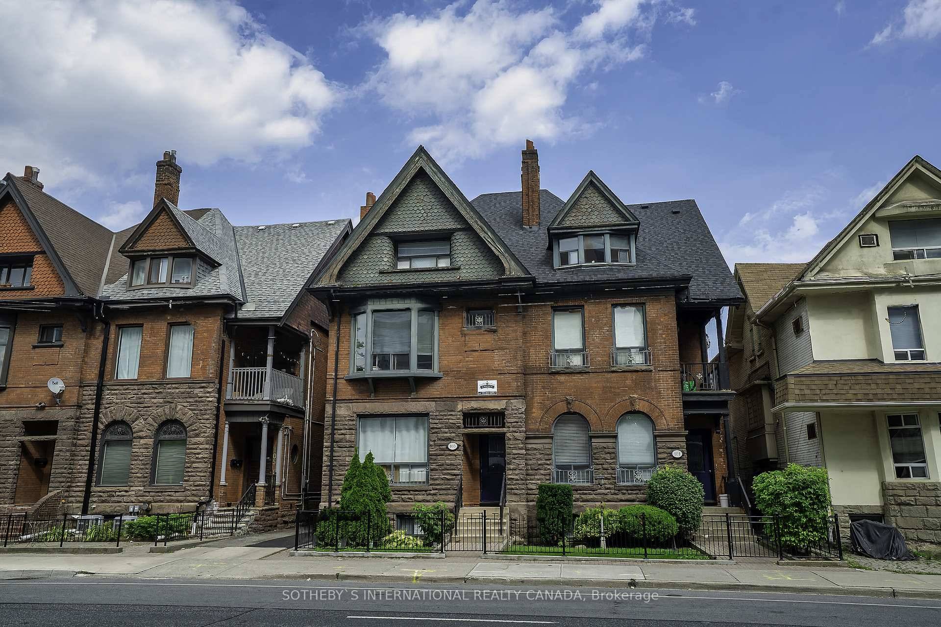 This unit at 101 Spadina Avenue offers more than just a place to live, it's a gateway to the Annex's vibrant lifestyle.